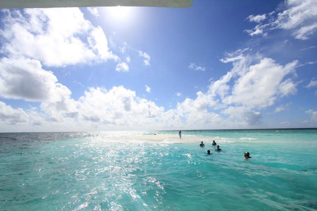 Lily Rest Maldives Hotell Maafushi Exteriör bild