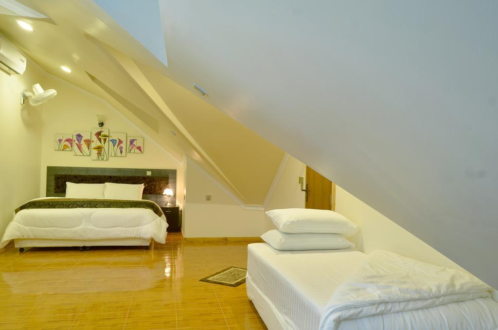 Lily Rest Maldives Hotell Maafushi Rum bild
