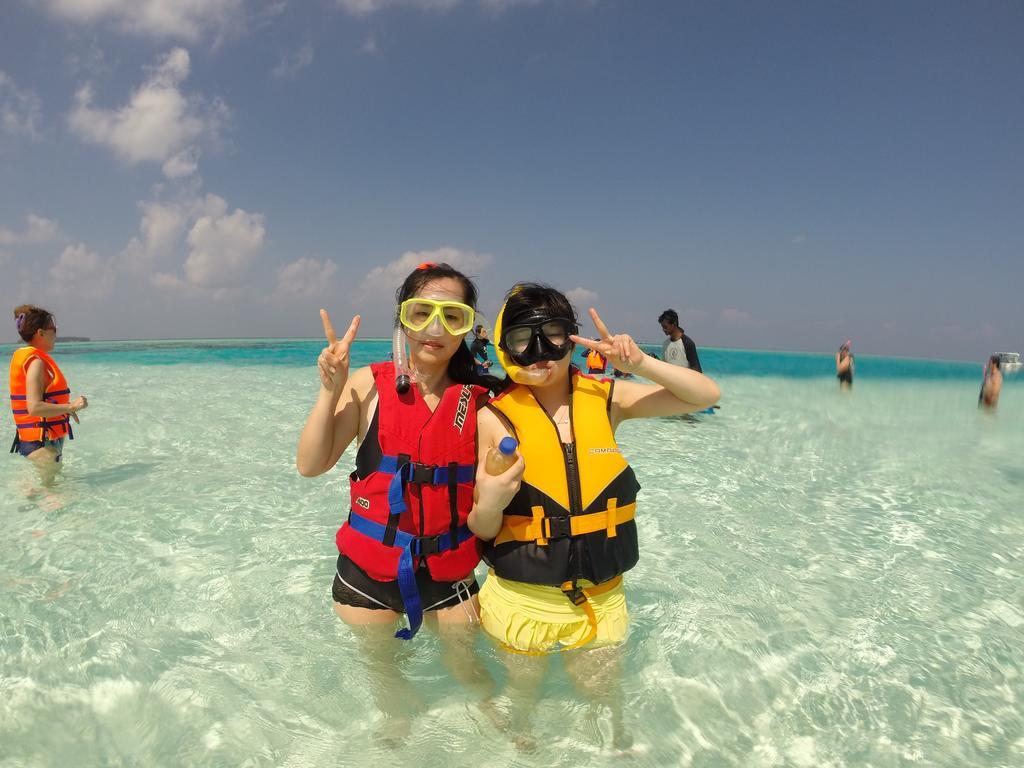 Lily Rest Maldives Hotell Maafushi Exteriör bild