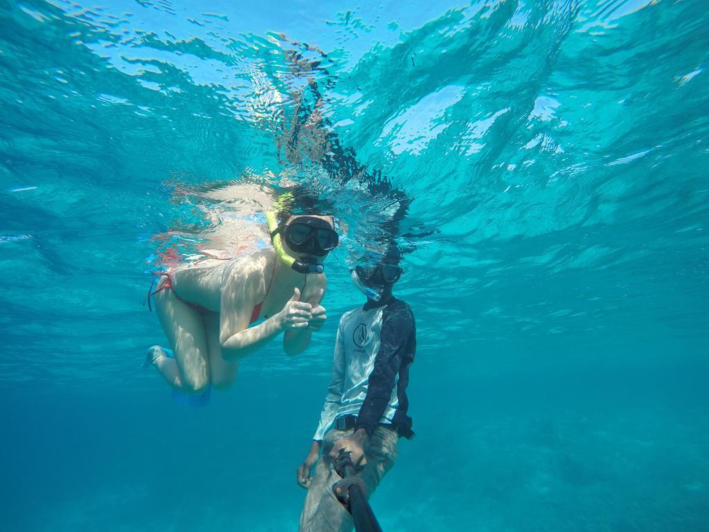 Lily Rest Maldives Hotell Maafushi Exteriör bild