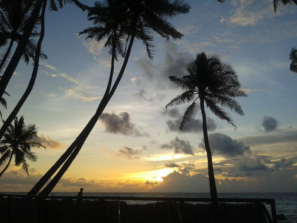 Lily Rest Maldives Hotell Maafushi Exteriör bild