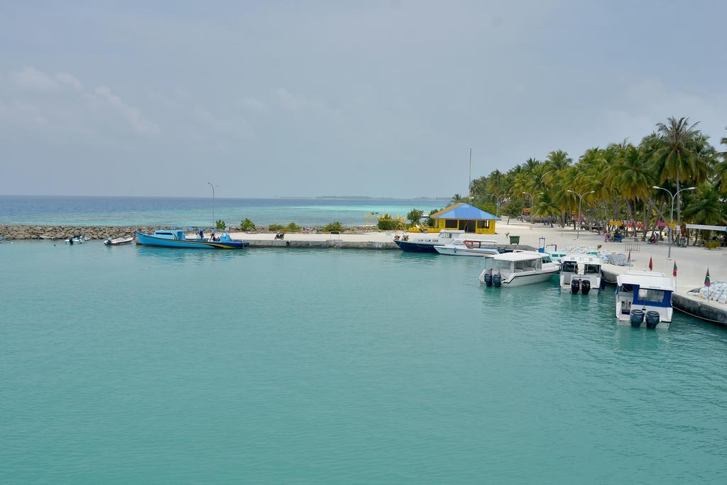 Lily Rest Maldives Hotell Maafushi Exteriör bild