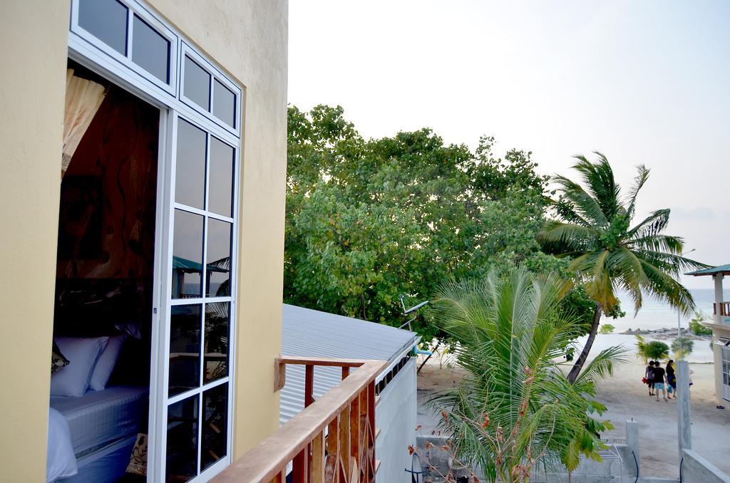 Lily Rest Maldives Hotell Maafushi Exteriör bild