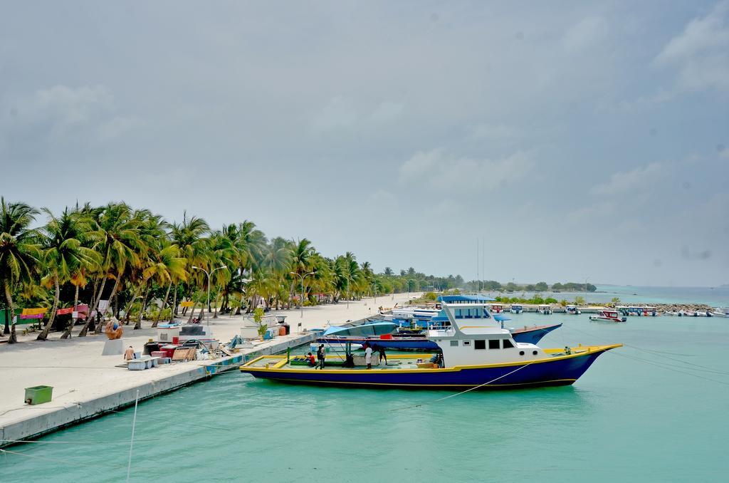Lily Rest Maldives Hotell Maafushi Exteriör bild
