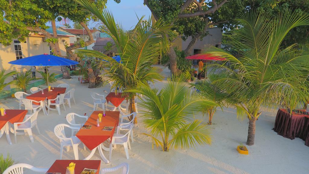 Lily Rest Maldives Hotell Maafushi Exteriör bild