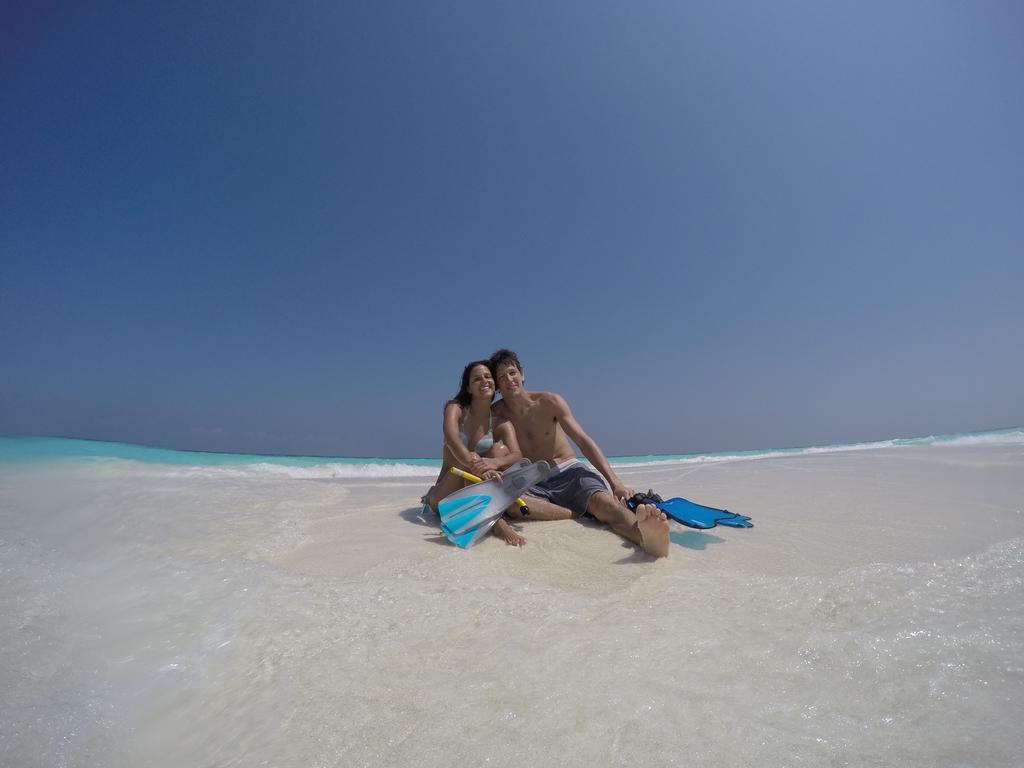 Lily Rest Maldives Hotell Maafushi Exteriör bild