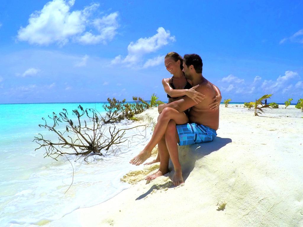 Lily Rest Maldives Hotell Maafushi Exteriör bild