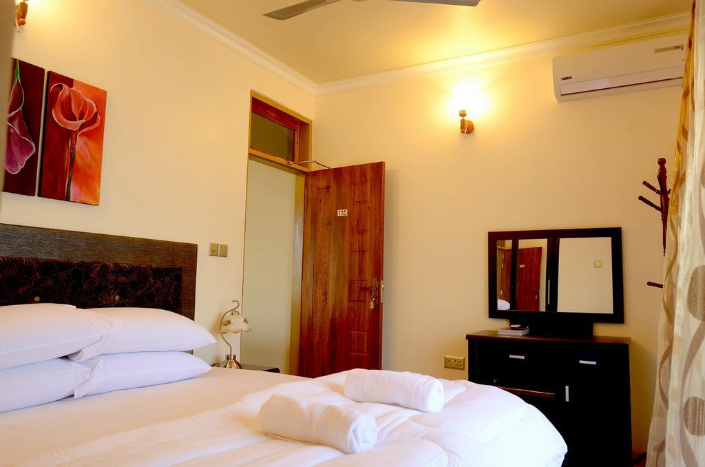 Lily Rest Maldives Hotell Maafushi Exteriör bild