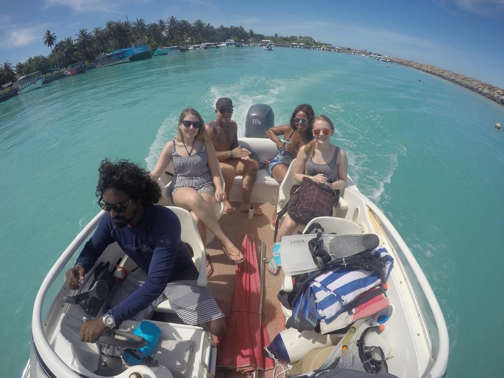 Lily Rest Maldives Hotell Maafushi Exteriör bild