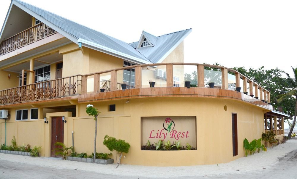 Lily Rest Maldives Hotell Maafushi Exteriör bild