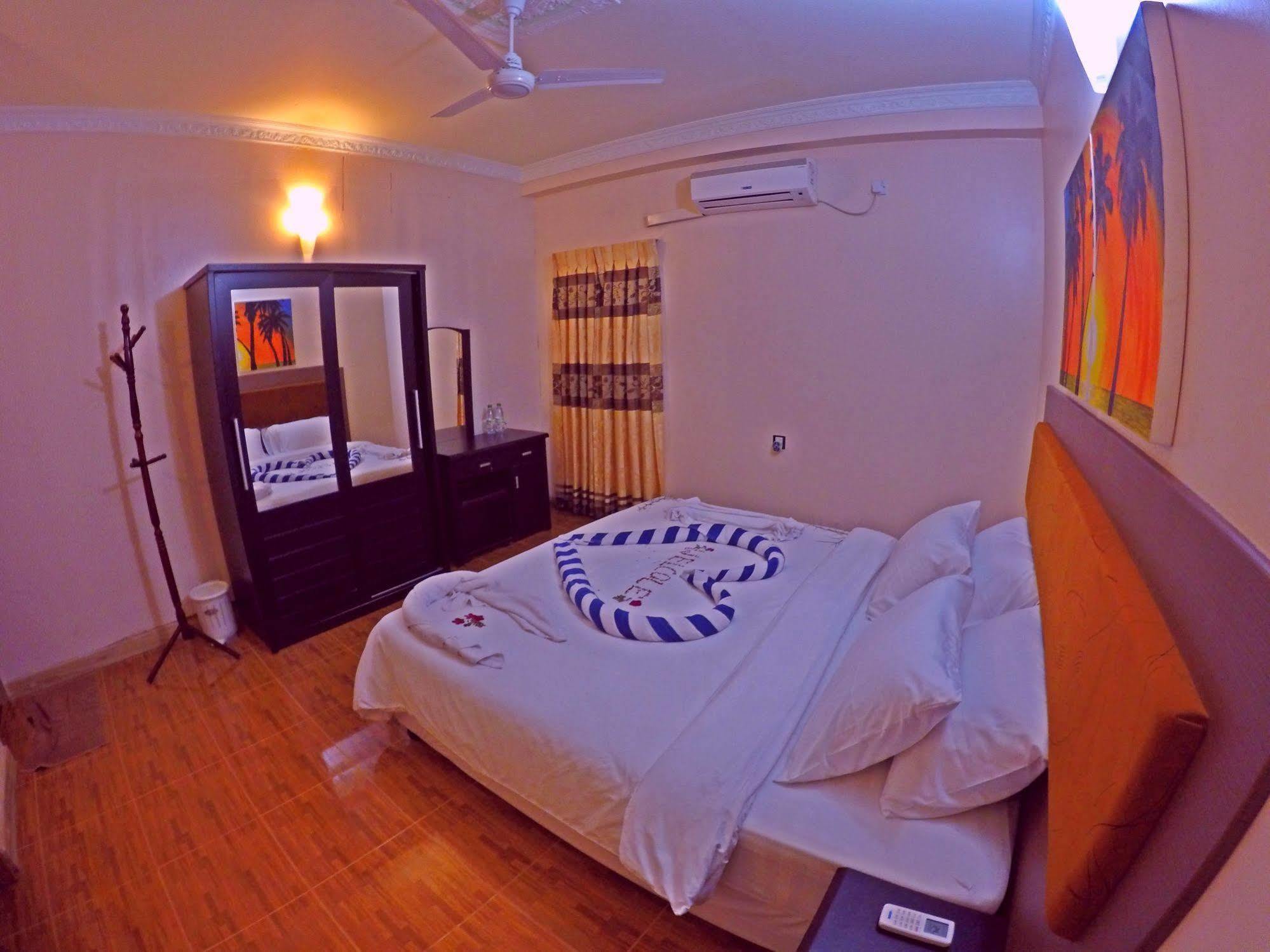 Lily Rest Maldives Hotell Maafushi Exteriör bild