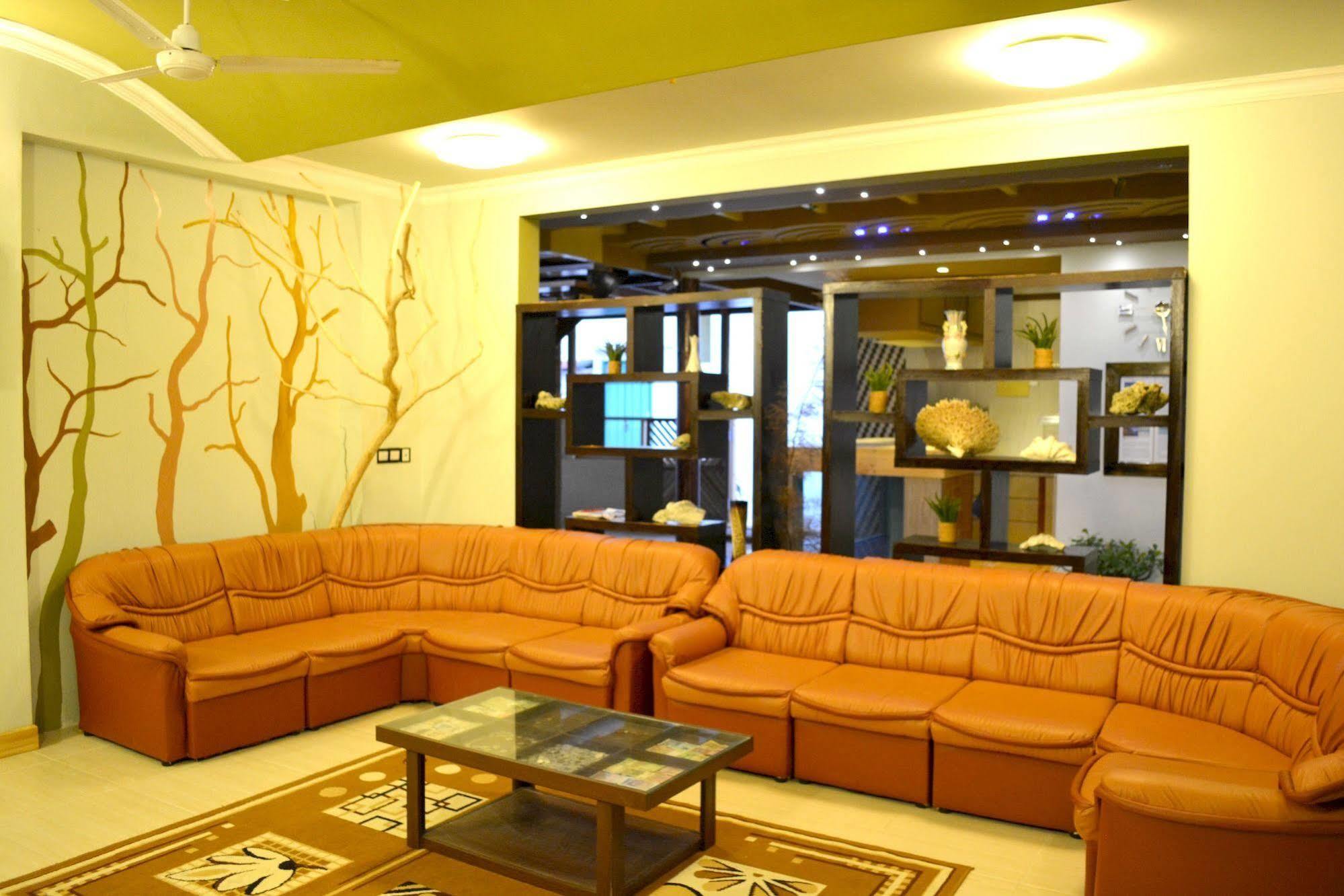 Lily Rest Maldives Hotell Maafushi Exteriör bild