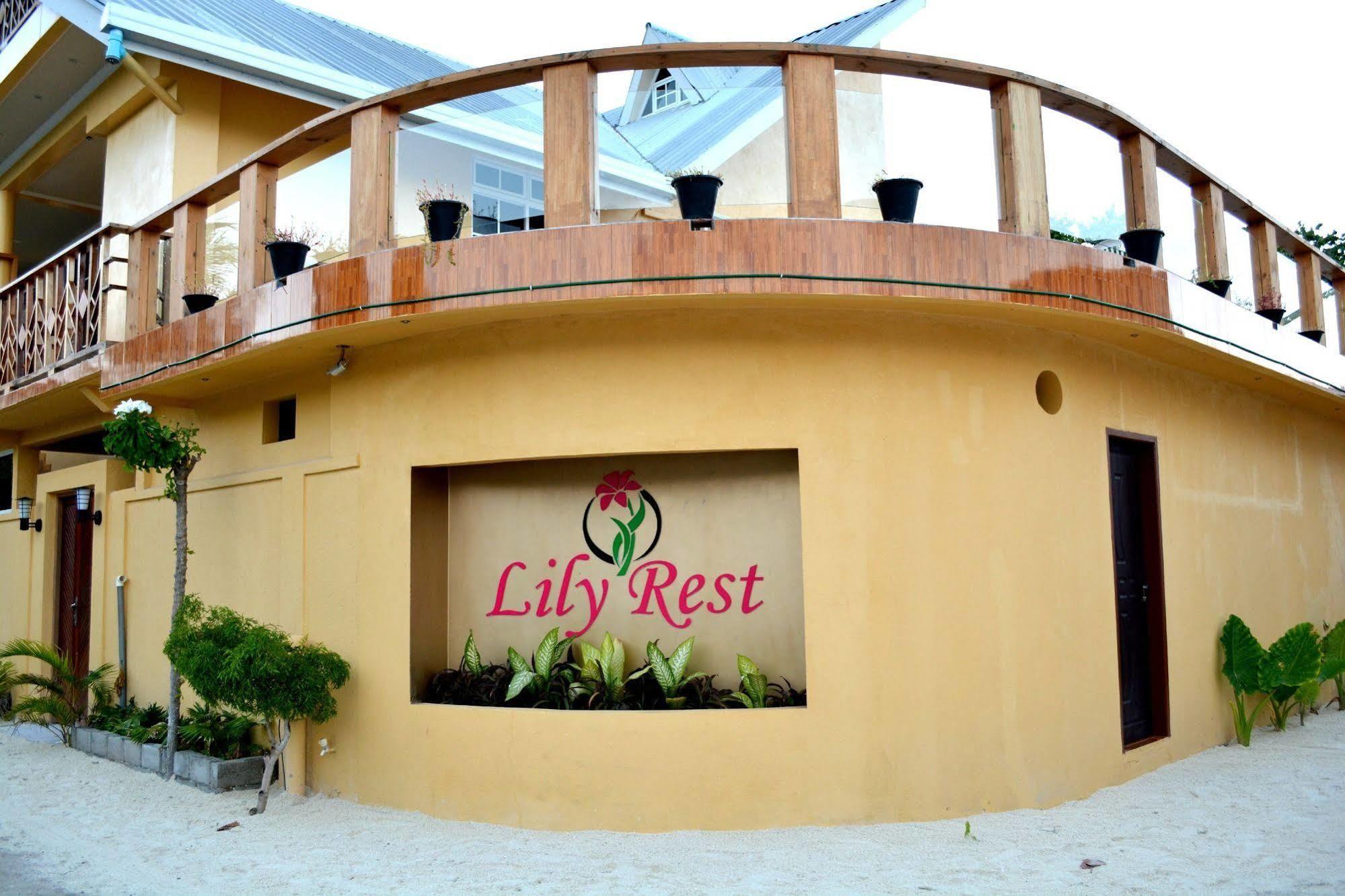 Lily Rest Maldives Hotell Maafushi Exteriör bild