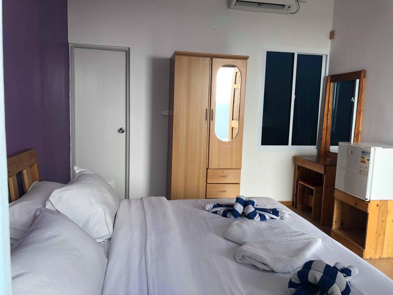 Lily Rest Maldives Hotell Maafushi Exteriör bild