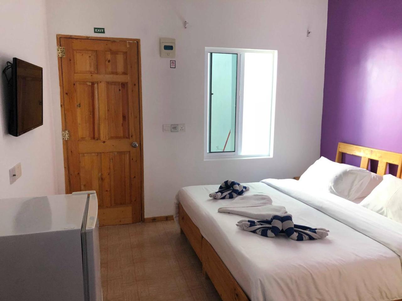 Lily Rest Maldives Hotell Maafushi Exteriör bild